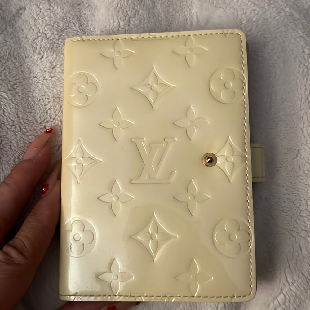 Small Louis Vuitton agenda could be used as a wallet